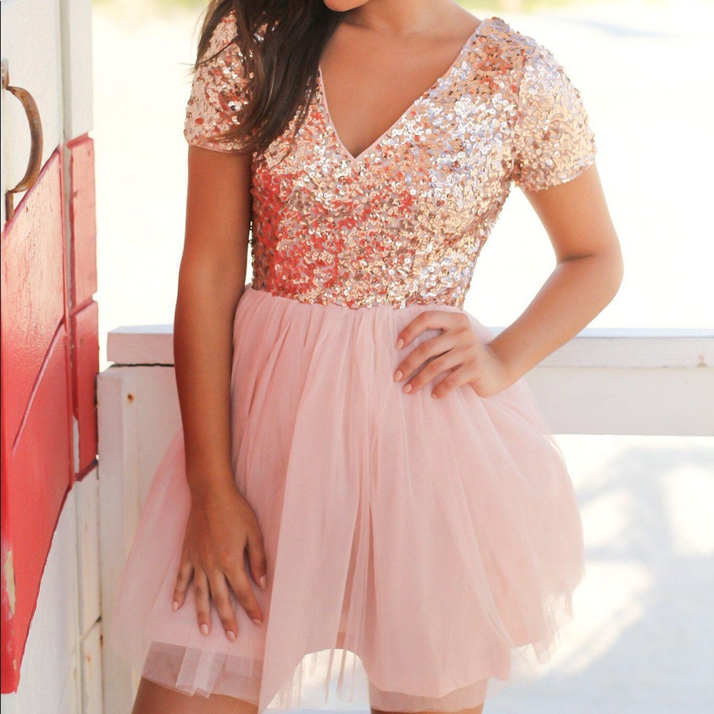 SOLD 🙈 Rose gold dress